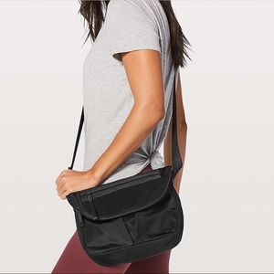 NEW WITH TAGS LULULEMON BAG